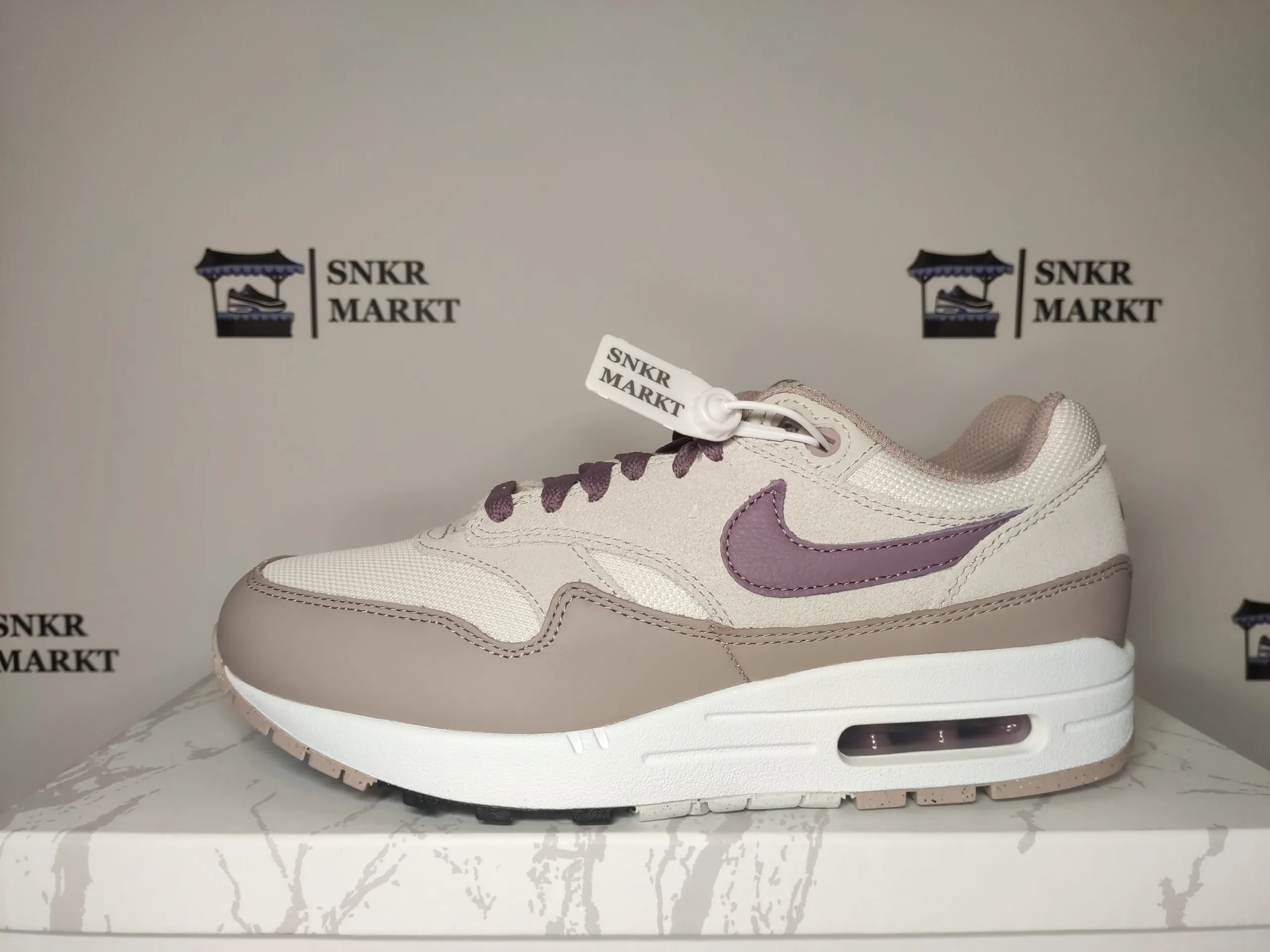 Nike Air Max 1 Light Bone Violet Dust